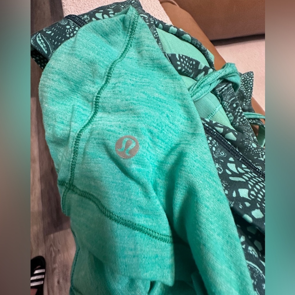 (Price firm) Lululemon Twisted back tank top size 4 excellent condition - Picture 2 of 6